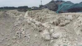 山水工廠對面露天存放固廢，占地三四畝塵土飛揚(yáng)！