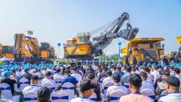 下線！交付！發(fā)車！徐工頂級“巨無霸”三箭齊發(fā)！