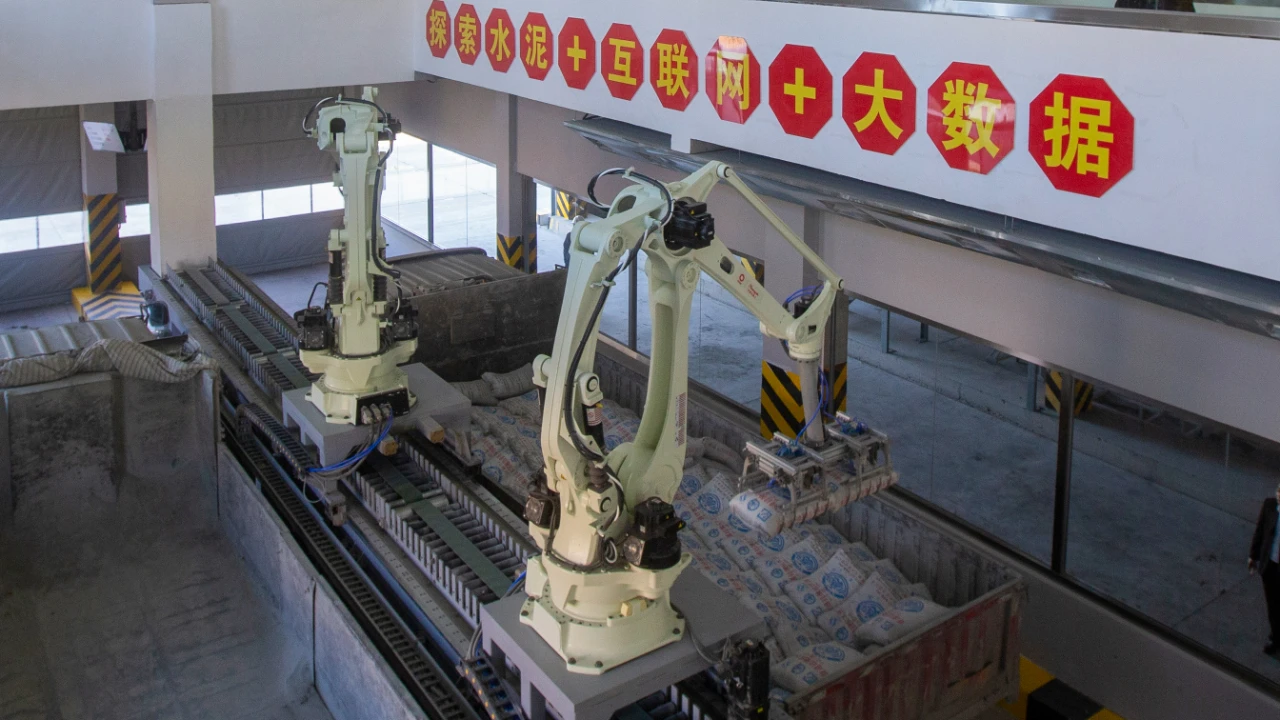 ?破解水泥行業難題！工業機器人大顯身手！